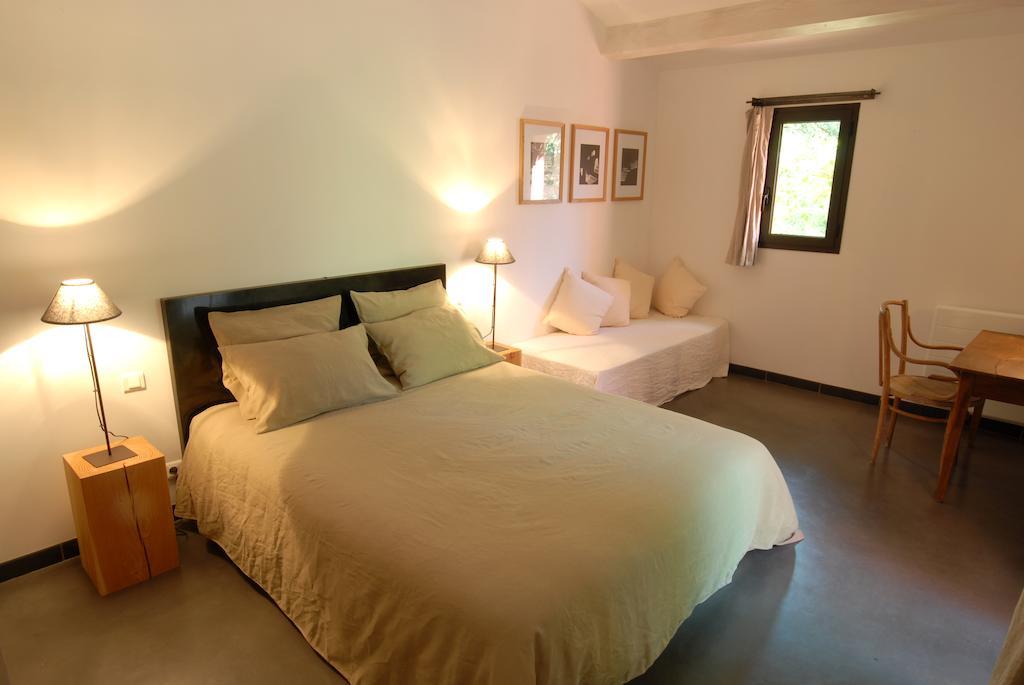 ベス・シュル・イソル Les Pierres Sauvages Bed & Breakfast 部屋 写真