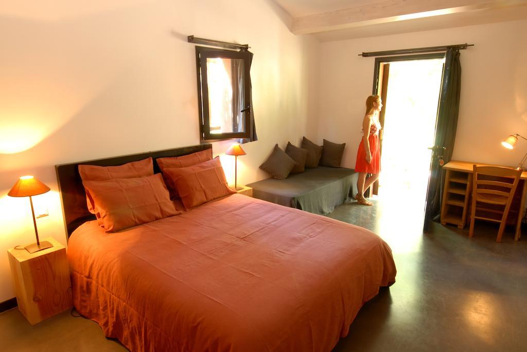 ベス・シュル・イソル Les Pierres Sauvages Bed & Breakfast 部屋 写真