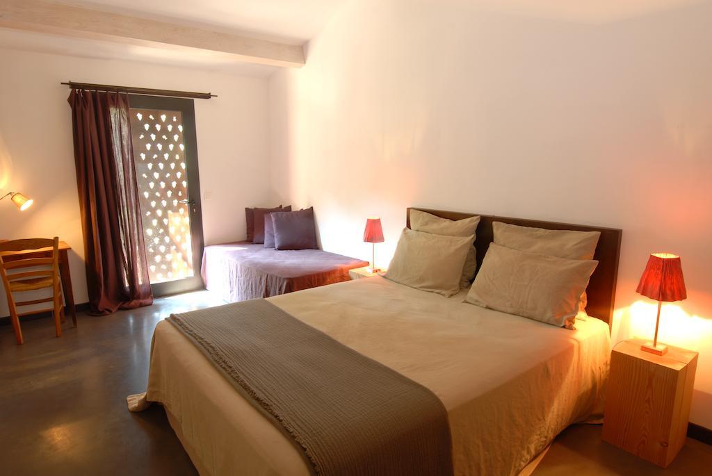 ベス・シュル・イソル Les Pierres Sauvages Bed & Breakfast 部屋 写真
